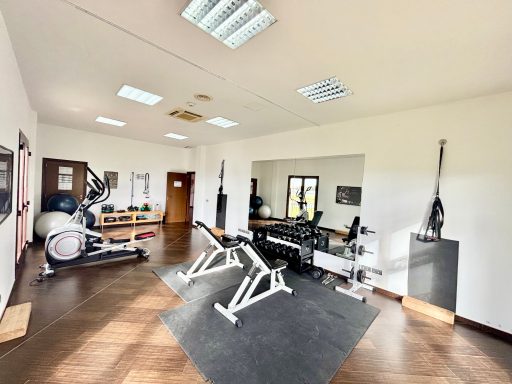 Sala de Descanso y Pesas Libres