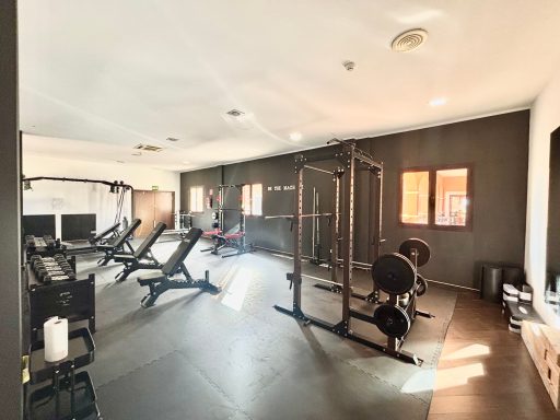 Sala de Pesas Libres y Squat-Rack